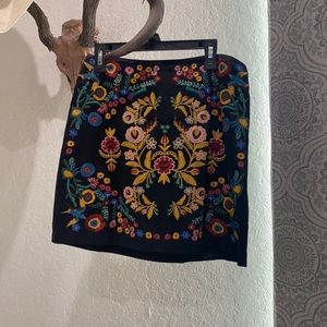 Embroidered mini skirt